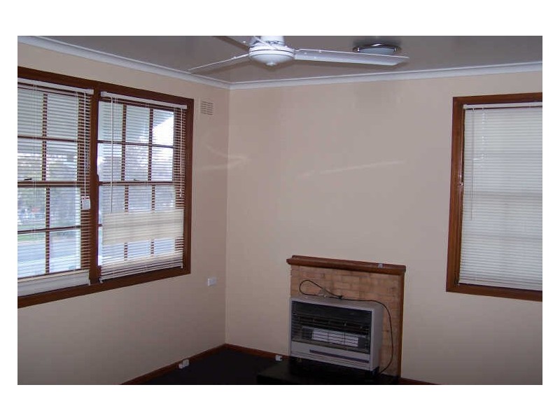 25 Ziegler Avenue, Wagga Wagga NSW 2650