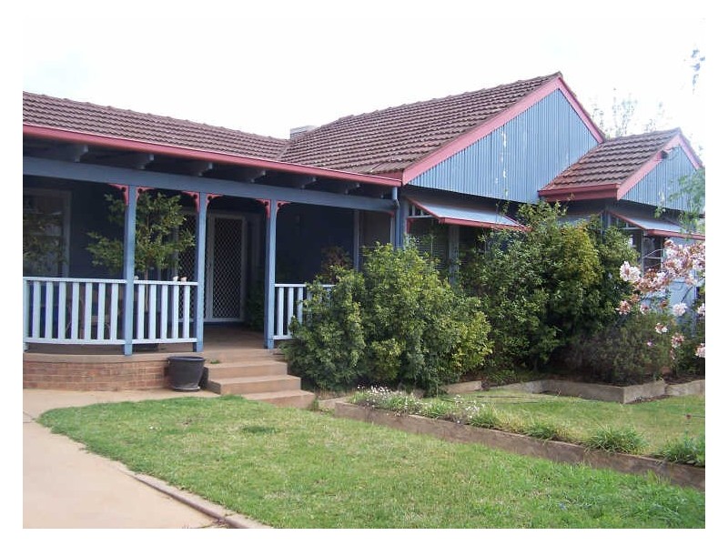 36 Hodson Avenue, Turvey Park NSW 2650