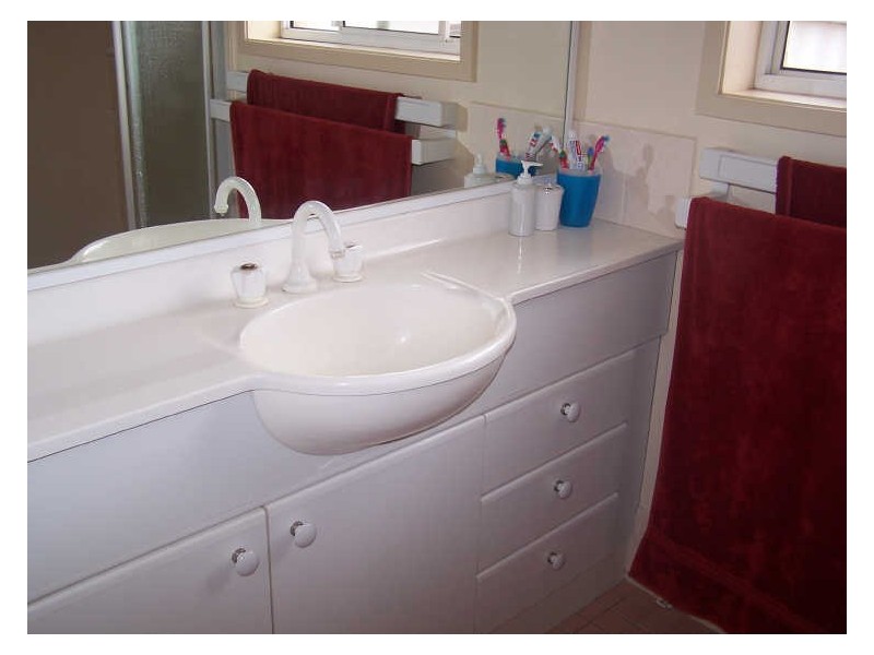 13 Kenneally Street, Kooringal NSW 2650