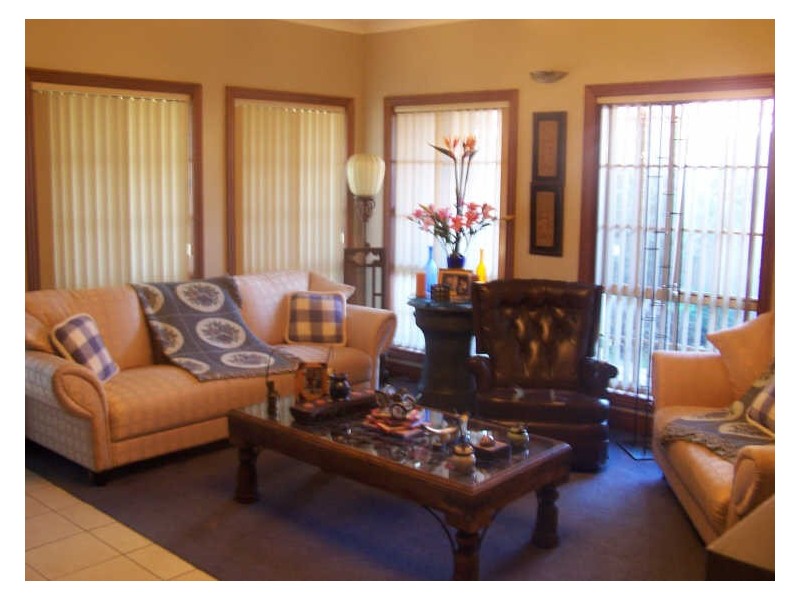 70 Yentoo Drive, Glenfield Park NSW 2650