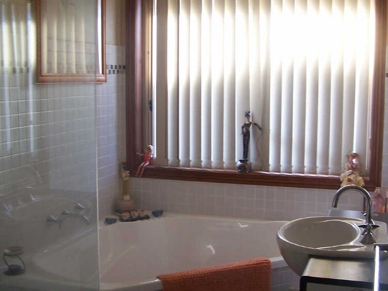 70 Yentoo Drive, Glenfield Park NSW 2650