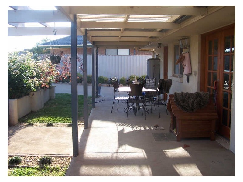 70 Yentoo Drive, Glenfield Park NSW 2650