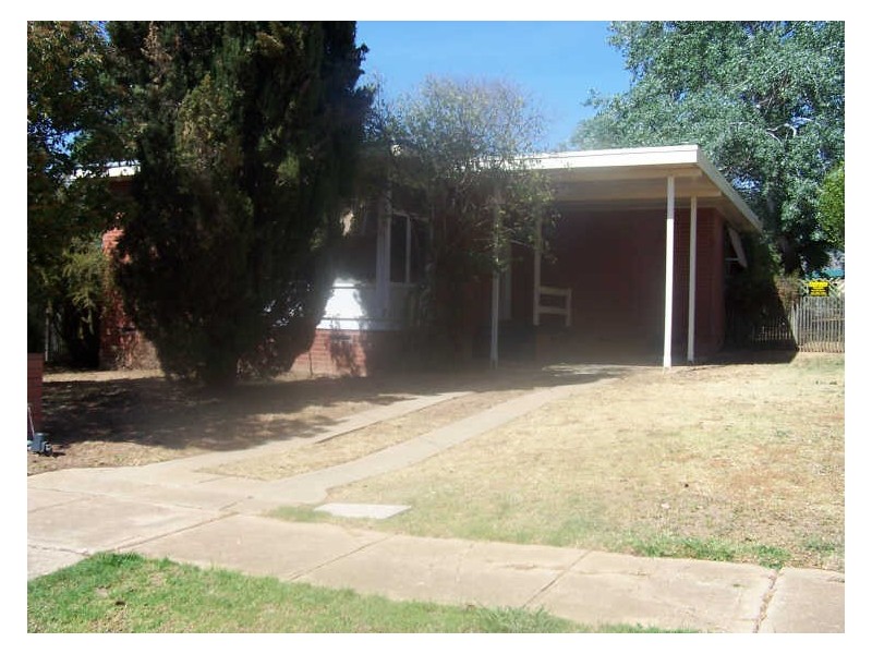 2 Immarna Place, Kooringal NSW 2650