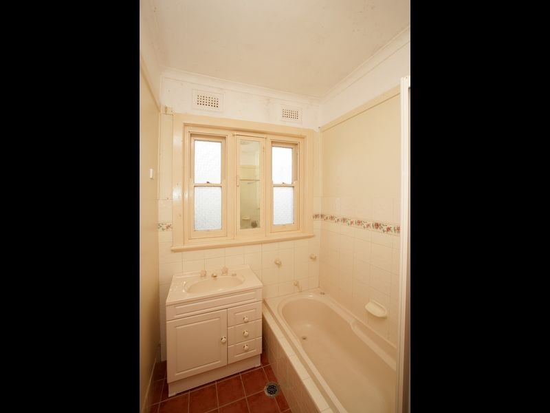 19 Croaker Street, Turvey Park NSW 2650