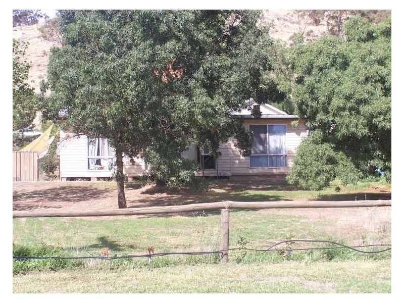 20 Wagga Wagga Road, Oura NSW 2650