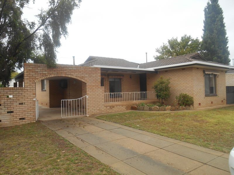 1 Holloway Street, Tolland NSW 2650