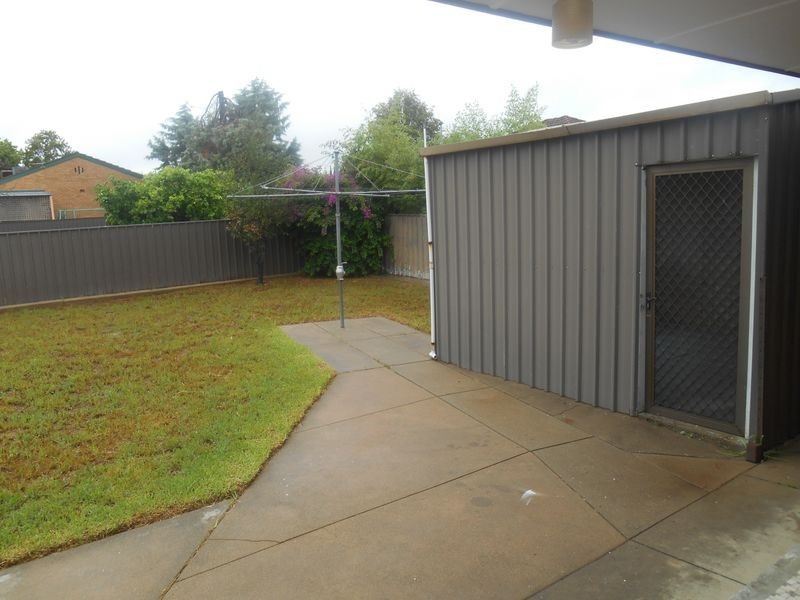 1 Holloway Street, Tolland NSW 2650