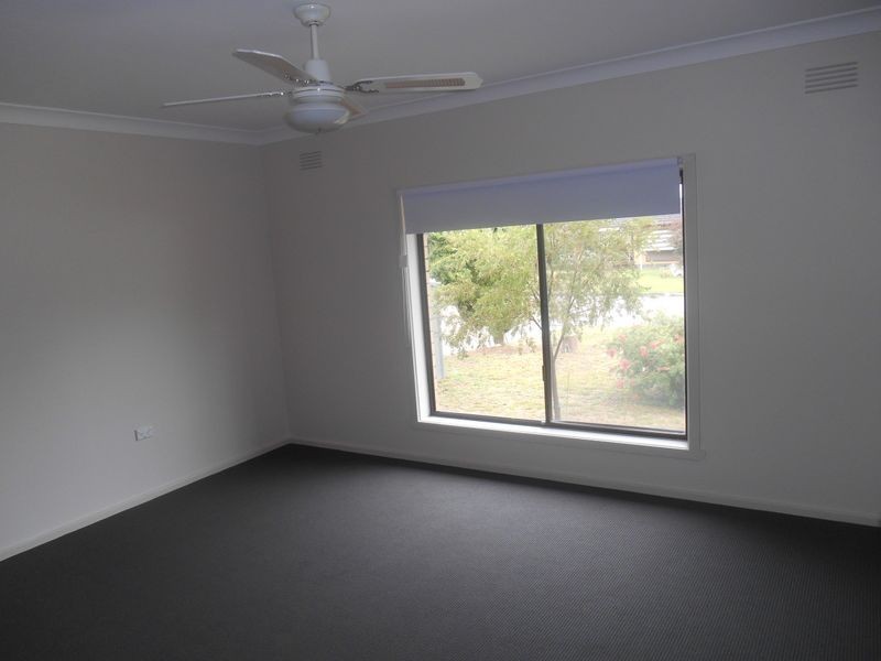 1 Holloway Street, Tolland NSW 2650
