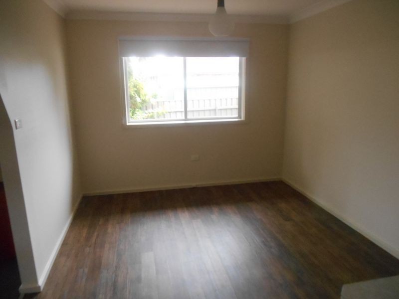1 Holloway Street, Tolland NSW 2650