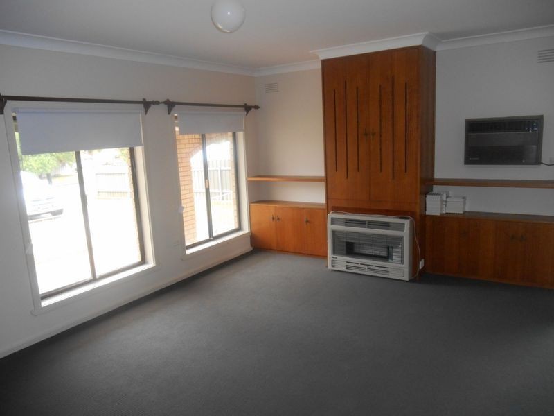 1 Holloway Street, Tolland NSW 2650