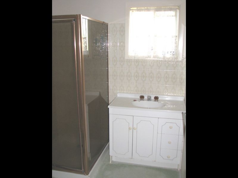 33 Nixon Crescent, Tolland NSW 2650