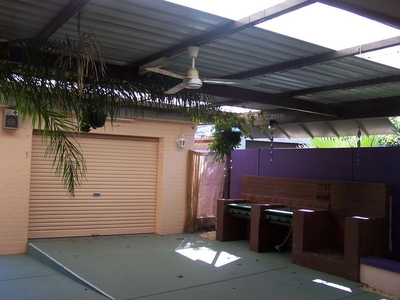 33 Nixon Crescent, Tolland NSW 2650