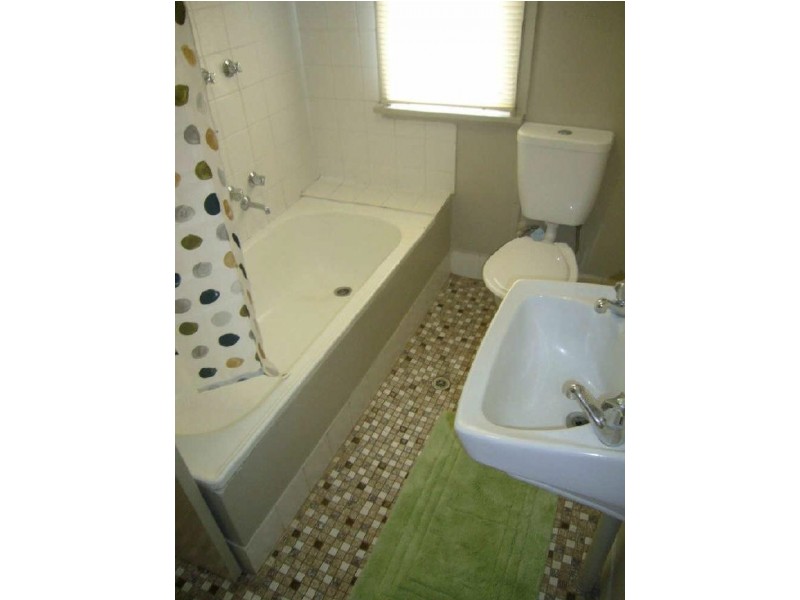 27 McKell Ave, Wagga Wagga NSW 2650