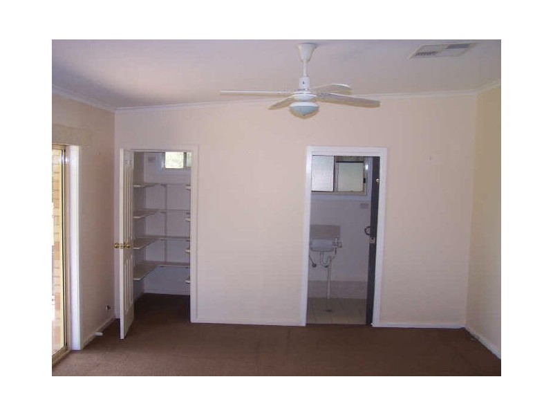 221 Fernleigh Road, Wagga Wagga NSW 2650