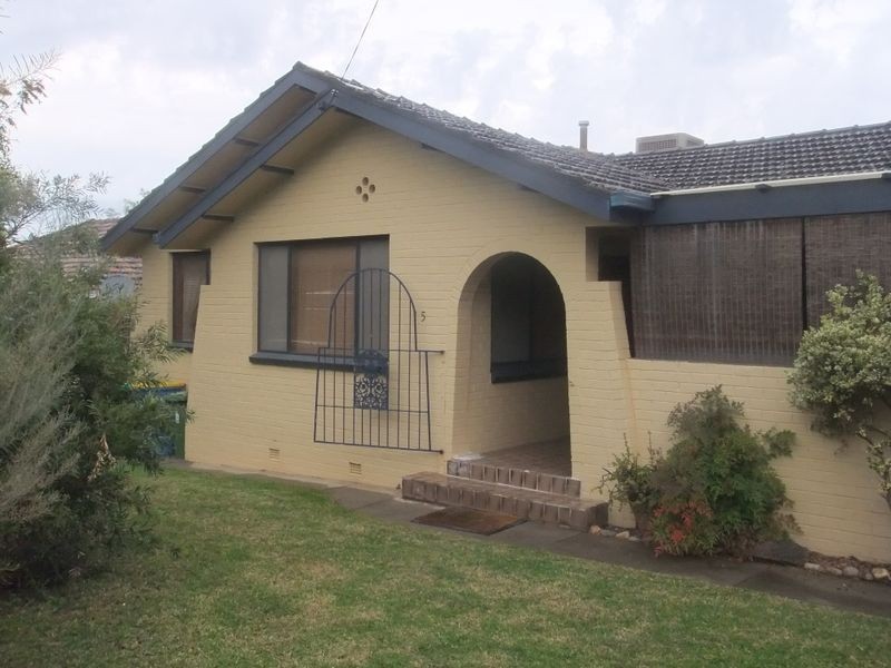 15 White Avenue, Kooringal NSW 2650