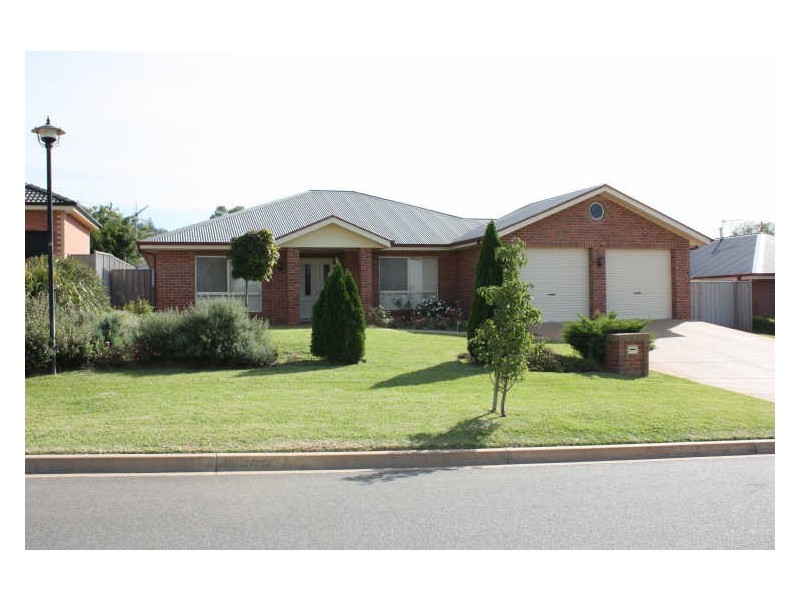54 Mckeown Street, Wagga Wagga NSW 2650