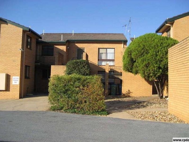 6/9 Henschke Avenue, Tolland NSW 2650