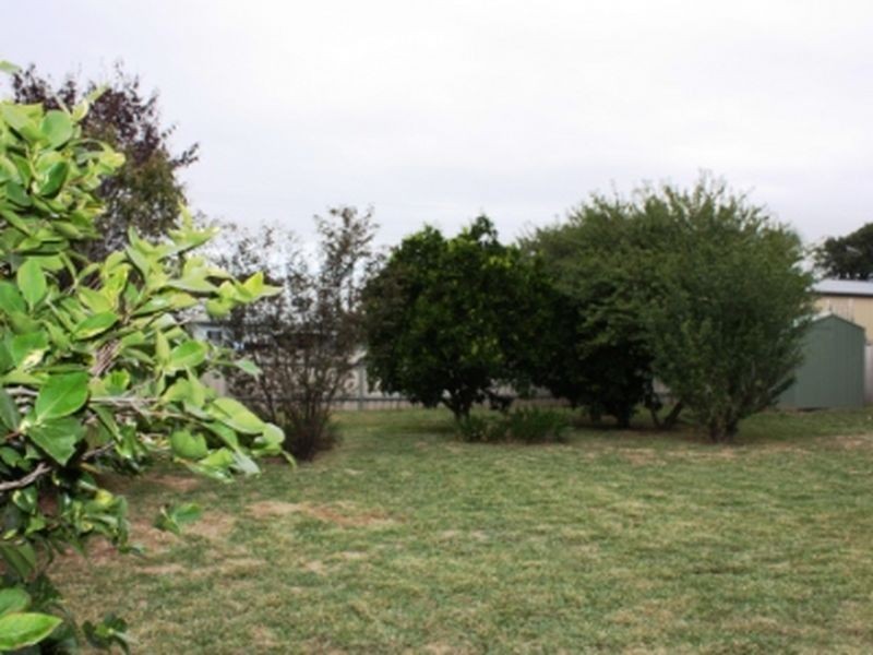 18 Walana Crescent, Kooringal NSW 2650