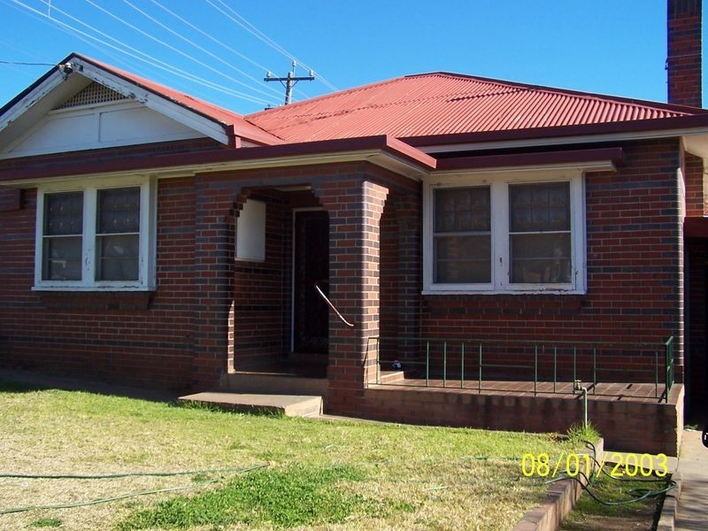 2 Docker Street, Wagga Wagga NSW 2650