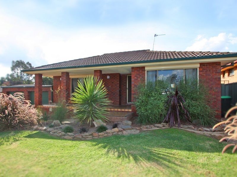 3 Finch Place, Mount Austin NSW 2650