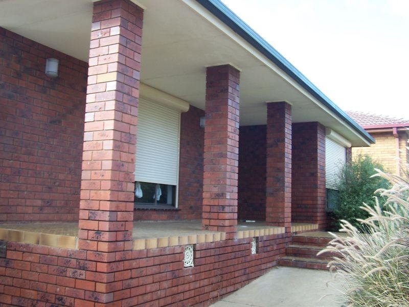 3 Finch Place, Mount Austin NSW 2650