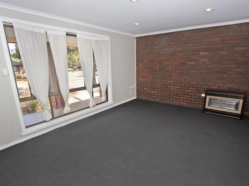 3 Finch Place, Mount Austin NSW 2650