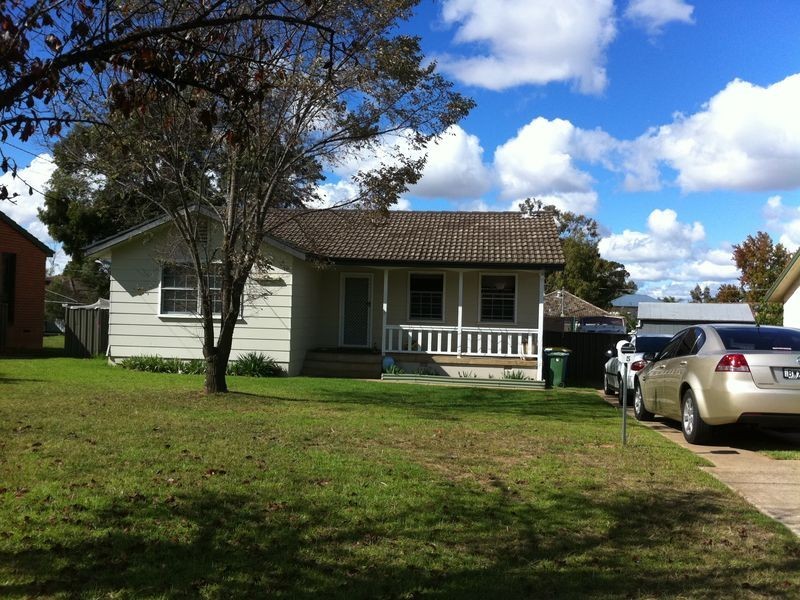5 Baird Avenue, Kooringal NSW 2650