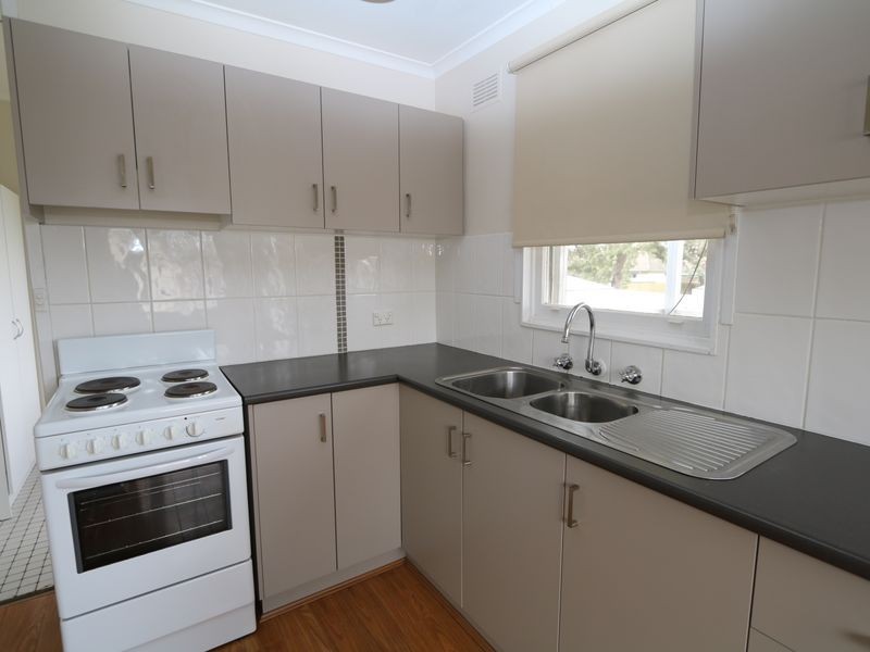 5 Baird Avenue, Kooringal NSW 2650