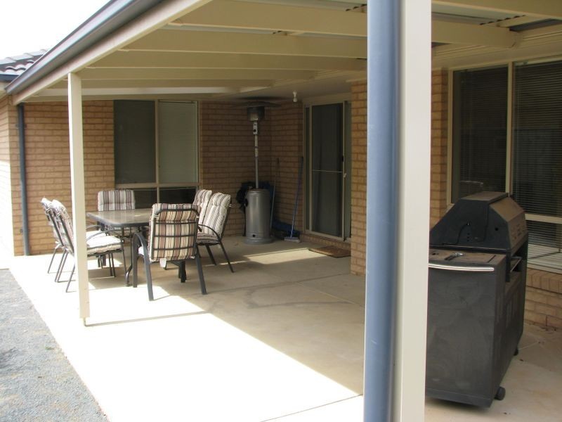 5 Quandong, Forest Hill NSW 2651