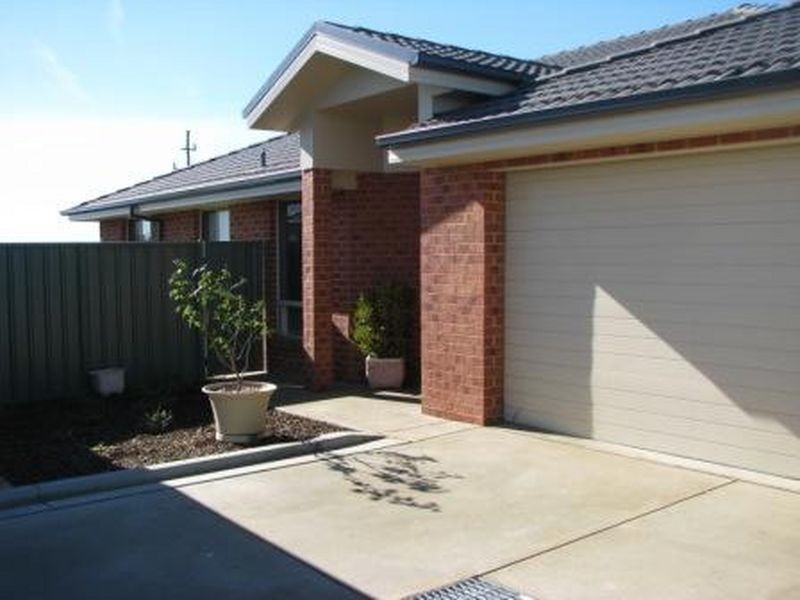 2/4 Quandong Place, Forest Hill NSW 2651