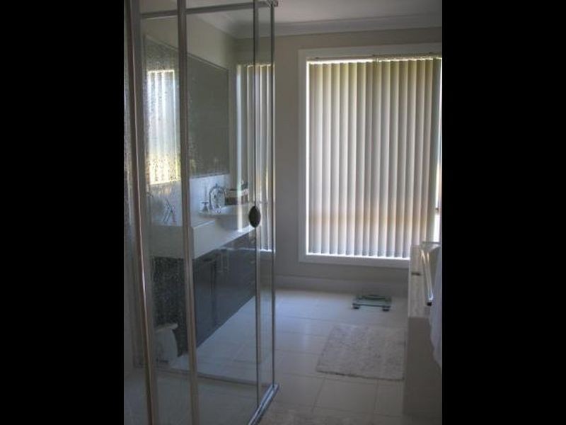 2/4 Quandong Place, Forest Hill NSW 2651