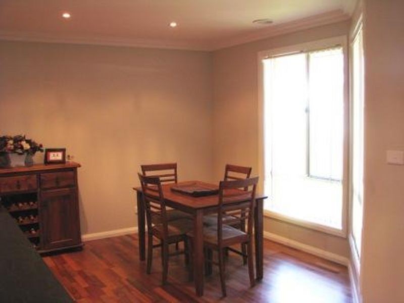 2/4 Quandong Place, Forest Hill NSW 2651