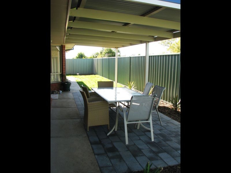 2/4 Quandong Place, Forest Hill NSW 2651