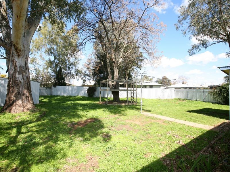 6 Townsend Place, Mount Austin NSW 2650