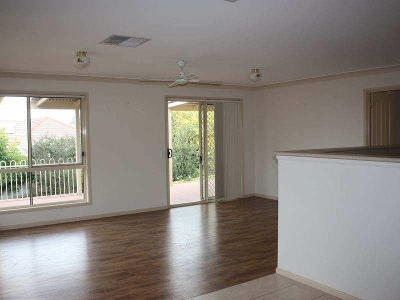 9B Stellway Close, Kooringal NSW 2650