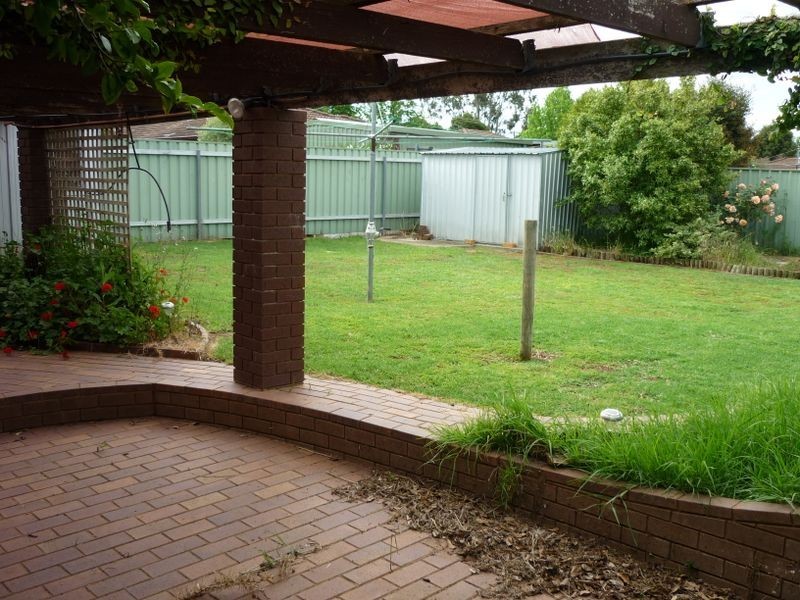 6 Forrest Street, Lake Albert NSW 2650