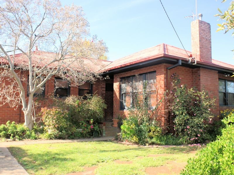 57 Heath Street, Turvey Park NSW 2650