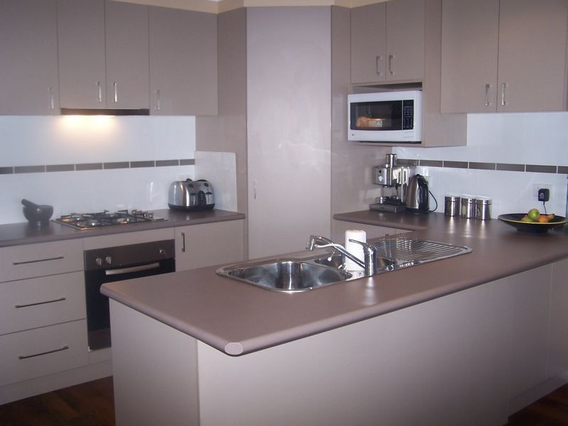 68 Kaloona Drive, Bourkelands NSW 2650