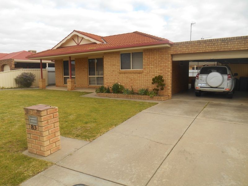 83 Dalman Parkway, Glenfield Park NSW 2650