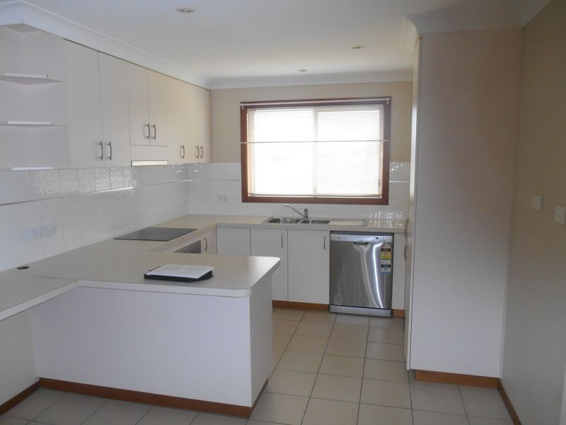 83 Dalman Parkway, Glenfield Park NSW 2650
