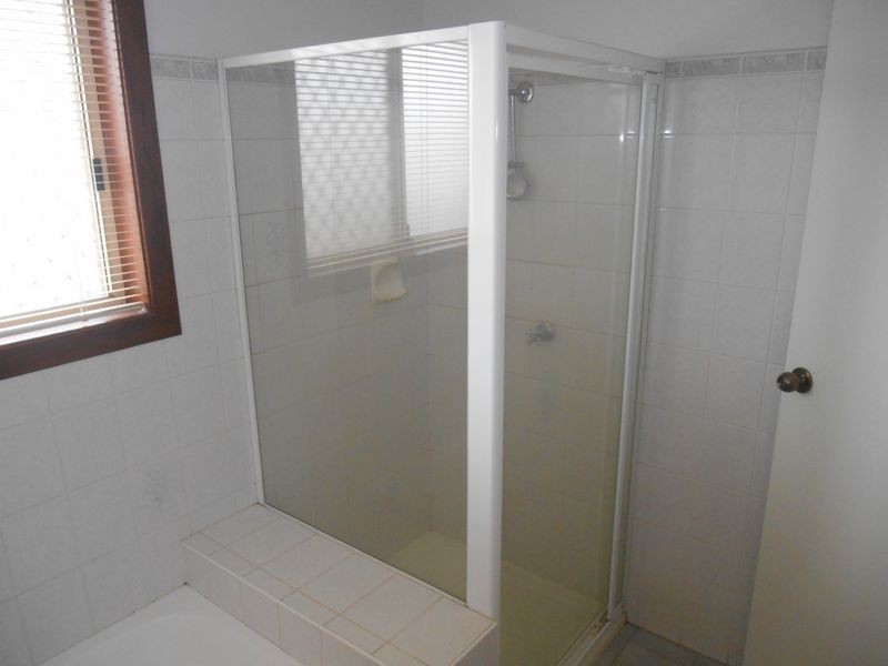 83 Dalman Parkway, Glenfield Park NSW 2650