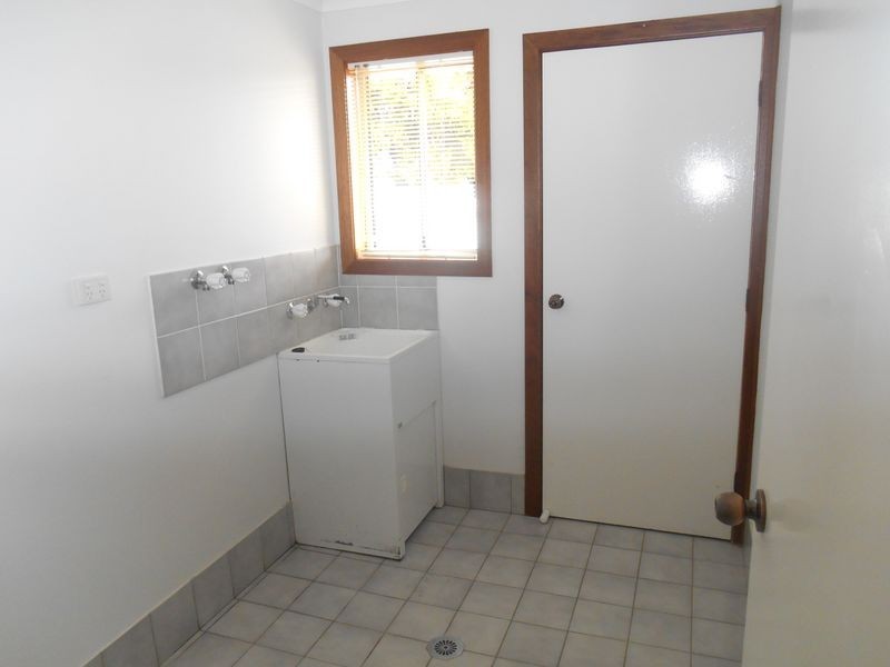 83 Dalman Parkway, Glenfield Park NSW 2650