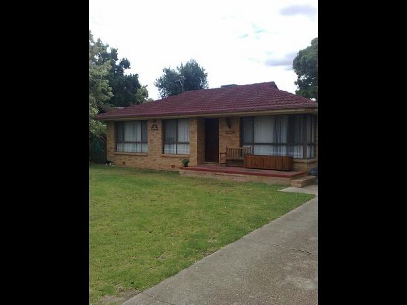 74 Jasmin Crescent, Lake Albert NSW 2650