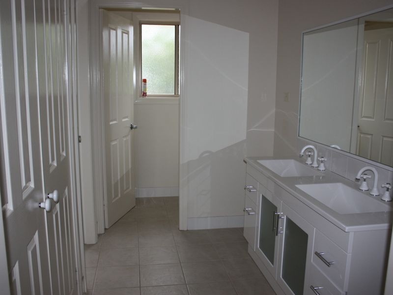 15 Dobell Place, Lloyd NSW 2650