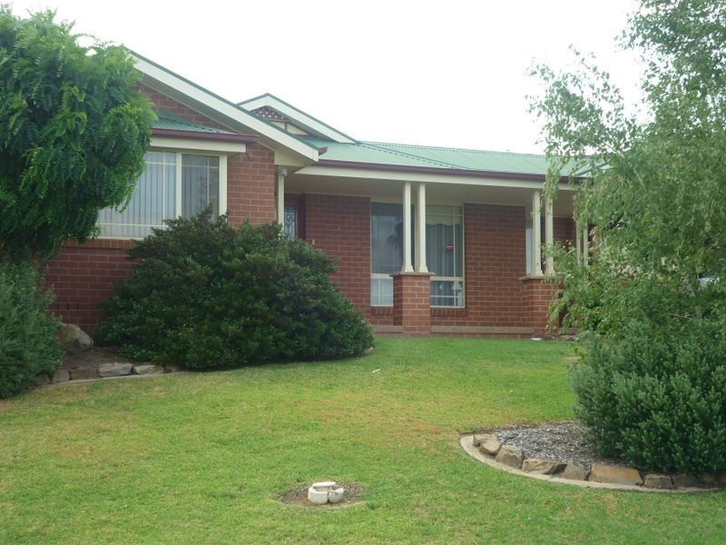 3 Nathan Place, Kooringal NSW 2650