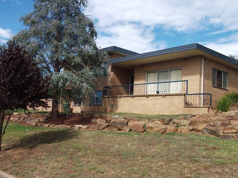 8 Endeavour Street, Kooringal NSW 2650