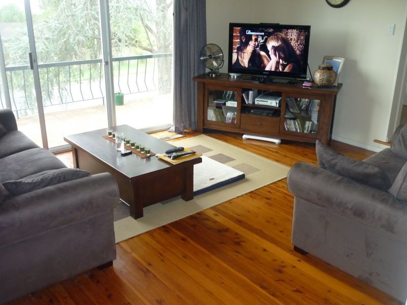 8 Endeavour Street, Kooringal NSW 2650