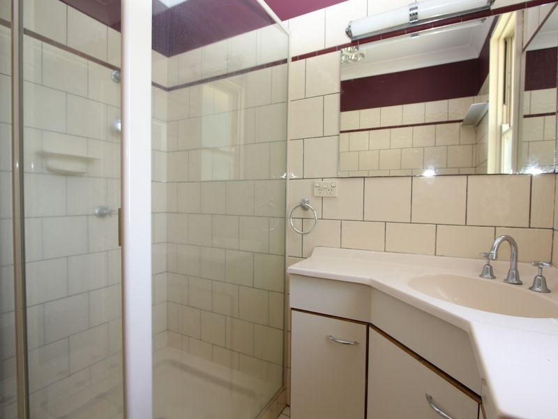 6 Victoria Street, Mount Austin NSW 2650