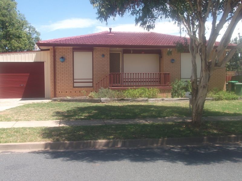 25 Dennis Crescent, Tolland NSW 2650