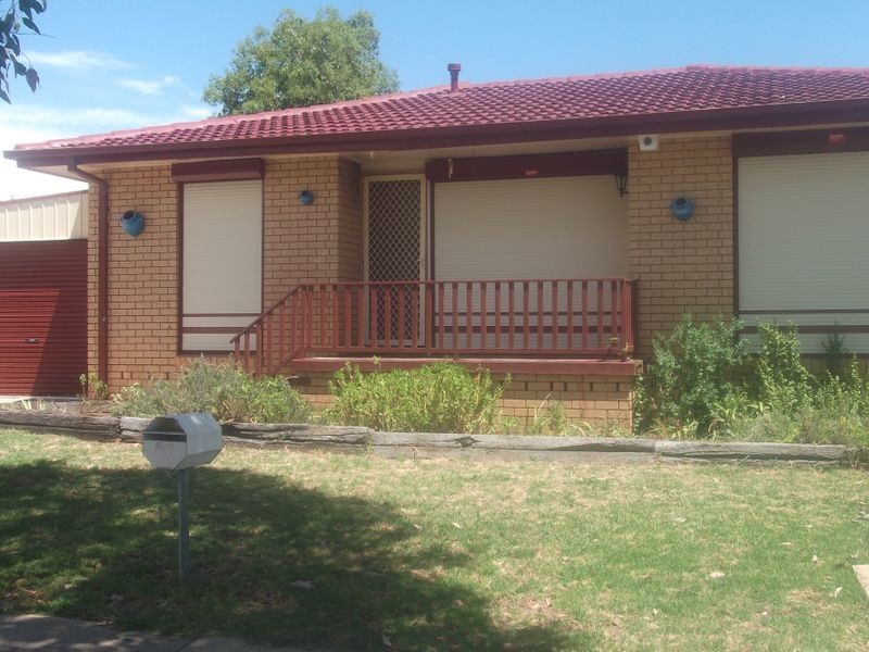25 Dennis Crescent, Tolland NSW 2650